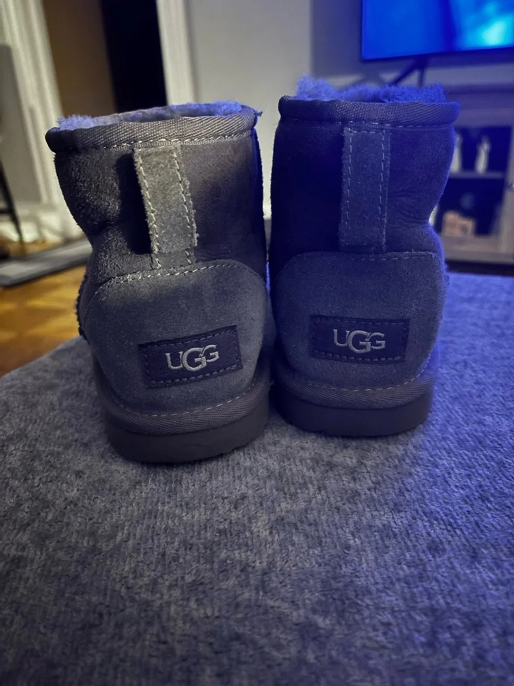 UGG Classic Mini II Boots‎ - Kids/Big Kids Grey Suede Size 5 (Fits women’s 7)
